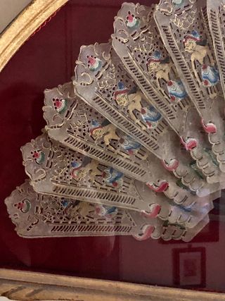 Antichi ventagli con aste in pan d'oro