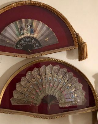 Antichi ventagli con aste in pan d'oro