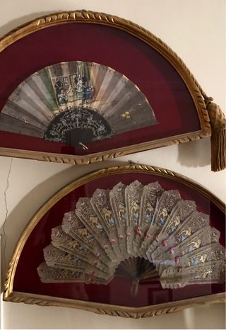 Antichi ventagli con aste in pan d'oro