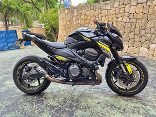 Kawasaki Z800 - full