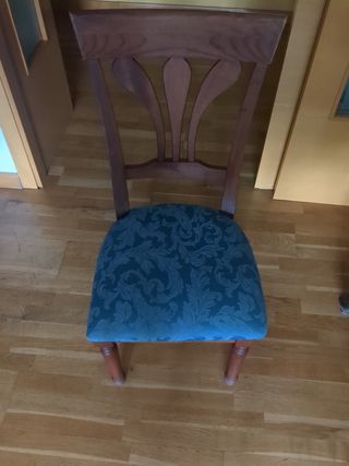Silla de madera pino teñida tapizada. 