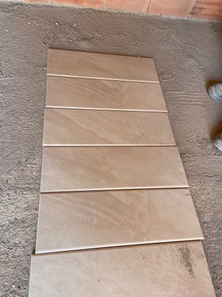 Azulejo beige con bisel 20x60 – 40 m2 disponibles
