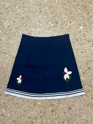 Falda vaquera azul con flores