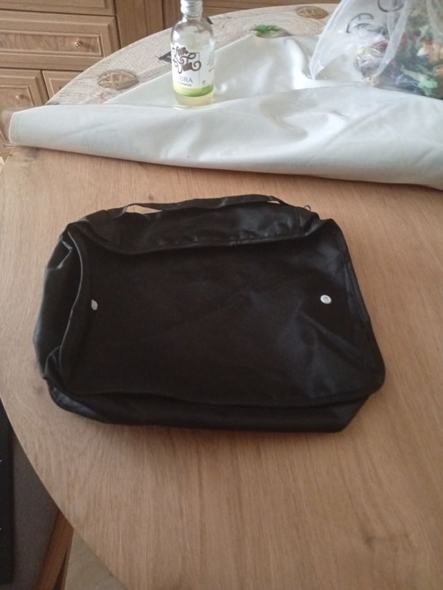 Bolsa de viaje negra
Son dos modelos 