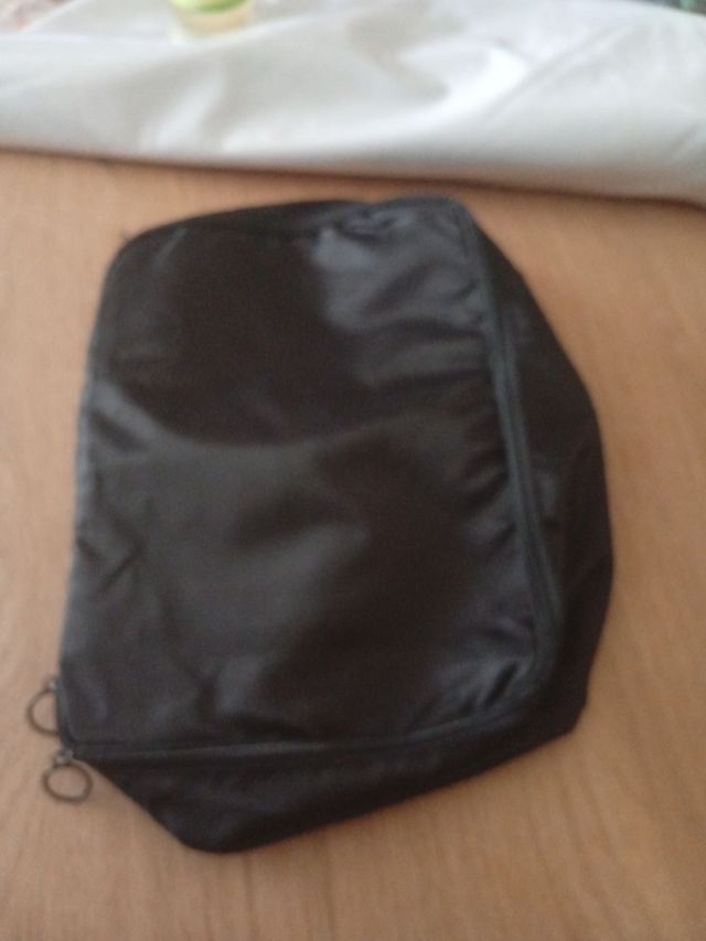 Bolsa de viaje negra
Son dos modelos 