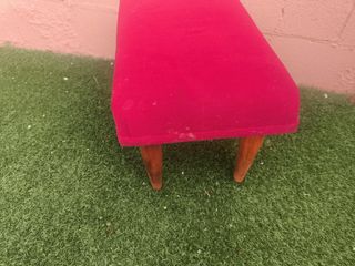 Escabel rojo vintage - terciopelo y madera