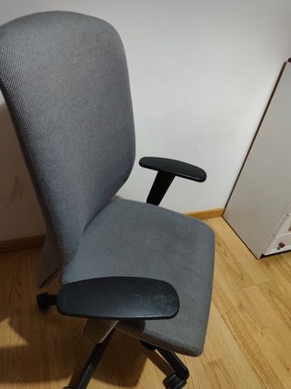Silla escritorio gris - Oficina