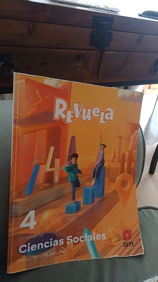 Ciencias Sociales. 4 Primaria. Revuela.