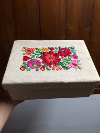 Scatola ricamata vintage handmade