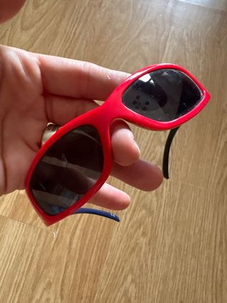 Gafas sol rojas niño