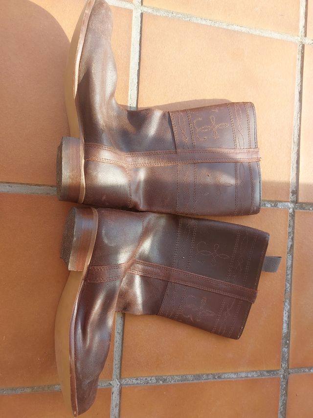 Botos Valverde del Camino Marrón