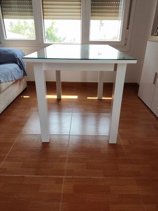 Mesa de comedor blanca