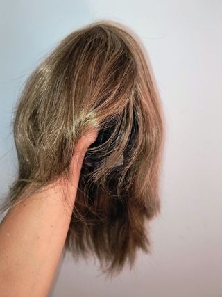 Peluca hecha a mano oncológica de 23,5cm. De fibra