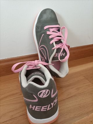 Zapatillas con ruedas Heelys para niños. 