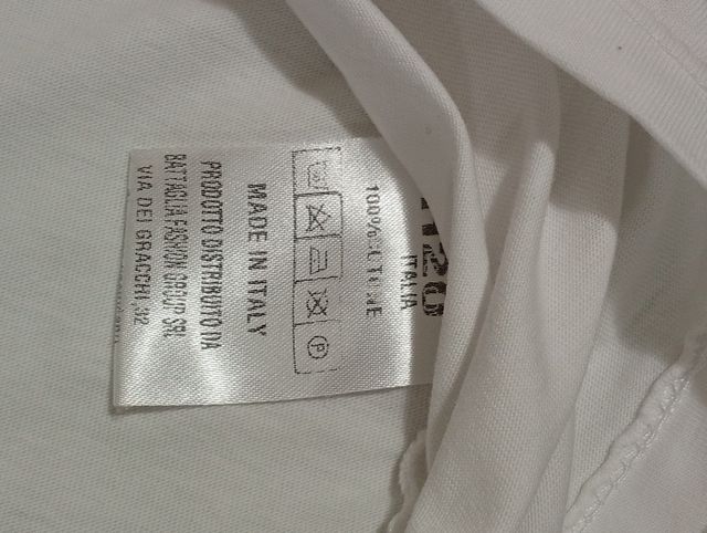 T-shirt bianca con dettagli marroni