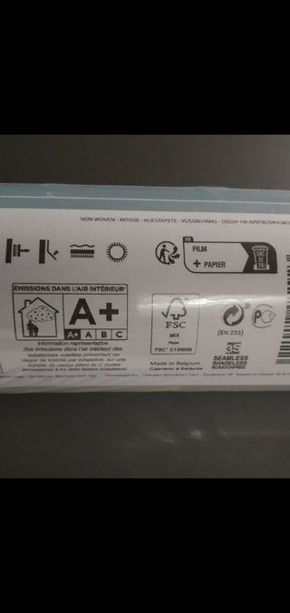 Papel pintado geométrico efecto madera