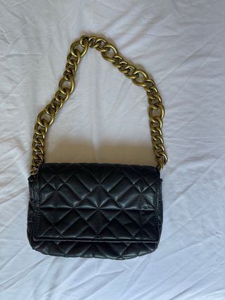 Bolso Zara negro cadena dorada
