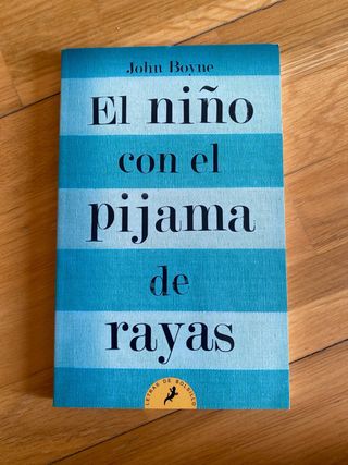 El niño con el pijama de rayas
