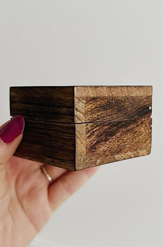 Cajita madera tallada