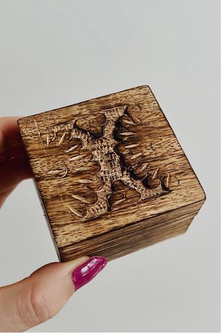 Cajita madera tallada