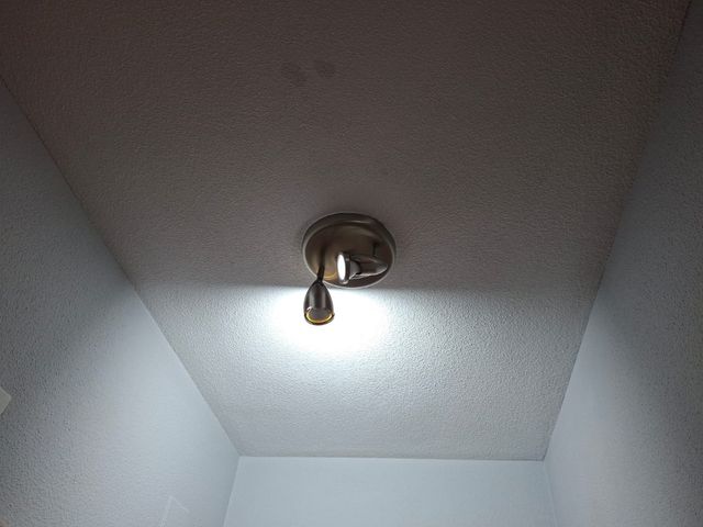 Apliques de techo bifocales y de pared.