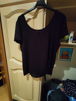 Camiseta negra c/ cremallera. Talla 48