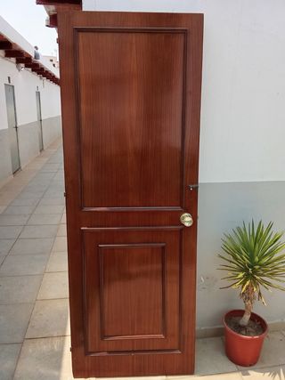 Puerta madera maciza