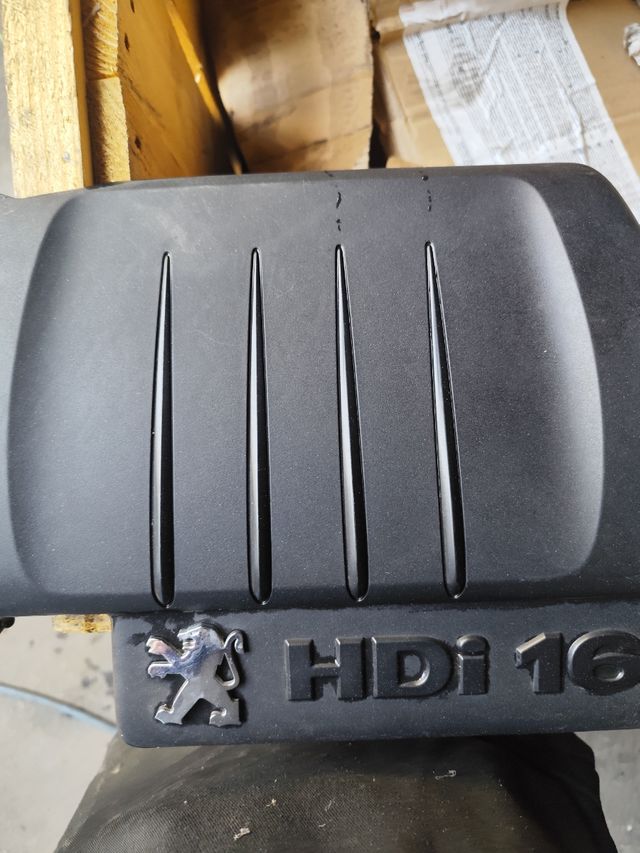 Tapa motor Peugeot HDI 16