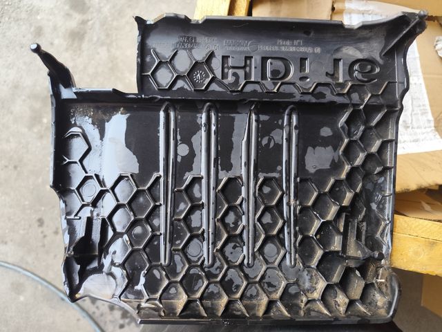 Tapa motor Peugeot HDI 16