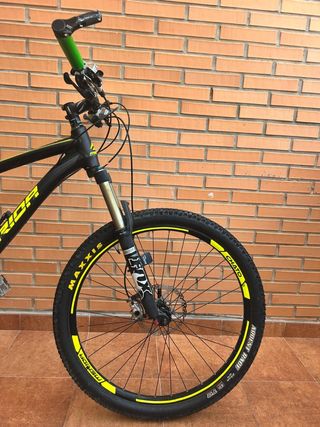 Merida Bicicleta Montaña