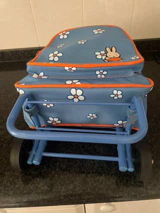 Mochila Miffy con ruedas. sin estrenar