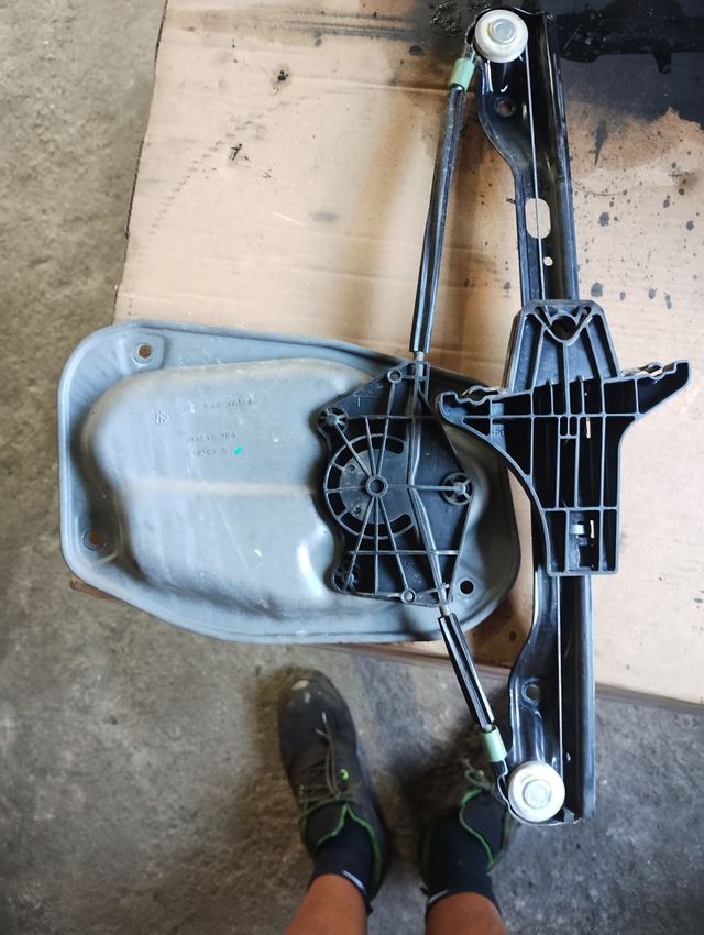 Elevalunas Golf V trasero izq.