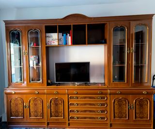 Mueble salón madera clásico