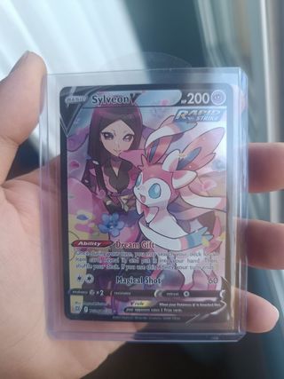 CARTA POKÉMON SYLVEON VMAX y SYLVEON V