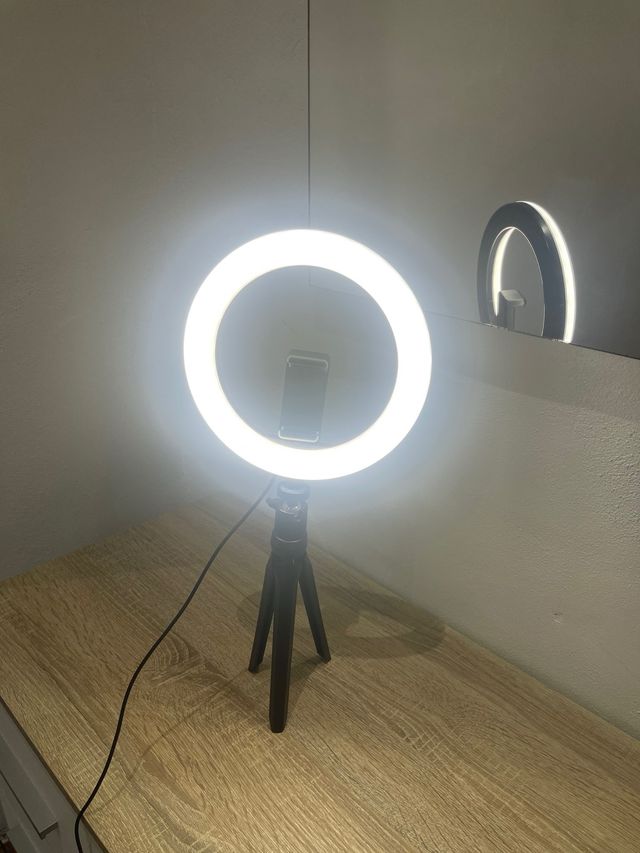 Luce LED Aro + supporto per telefono