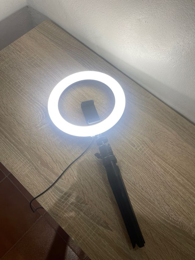Luce LED Aro + supporto per telefono