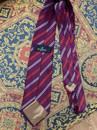 Corbata Brooksfield rayas rojas y moradas
