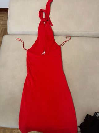Vestido rojo Zara - Talla M
cuello halter escoteV