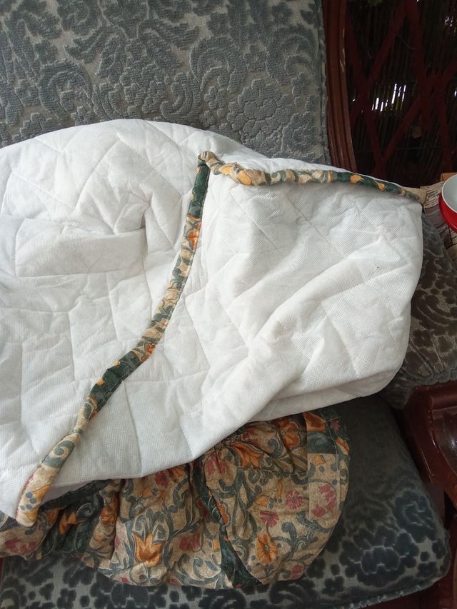 Cubre sillón beige y verde