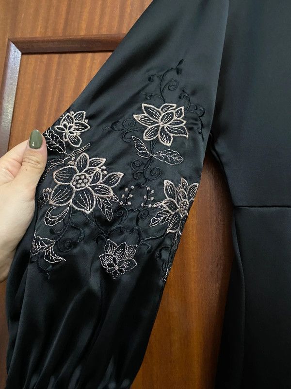 Vestido kimono oriental flores bordadas manga