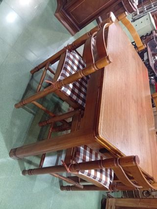 Mesa cocina + 4 sillas madera
Abierta 
