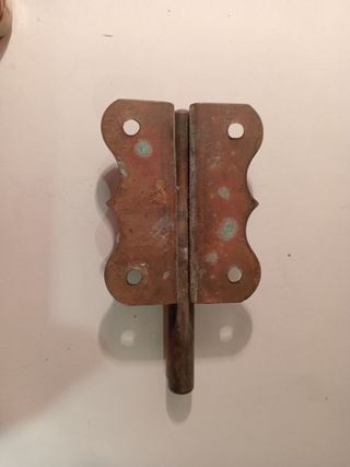 Cerrojo antiguo de metal