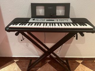 Yamaha YPT-260 Teclado