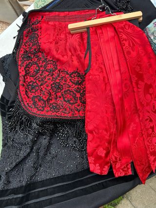 Traje aldeana artesanal Llanes: Rojo&Negro