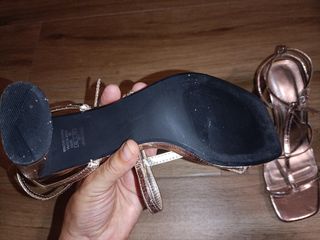 Sandalias doradas Bershka