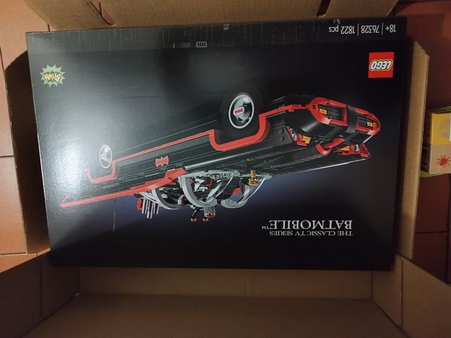 Lego Batmobile 76328 -
NO MINIFIG