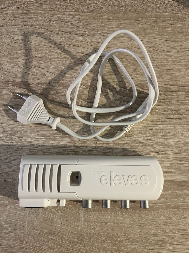 Amplificador Televes TV - 1 entrada y 3 salidas