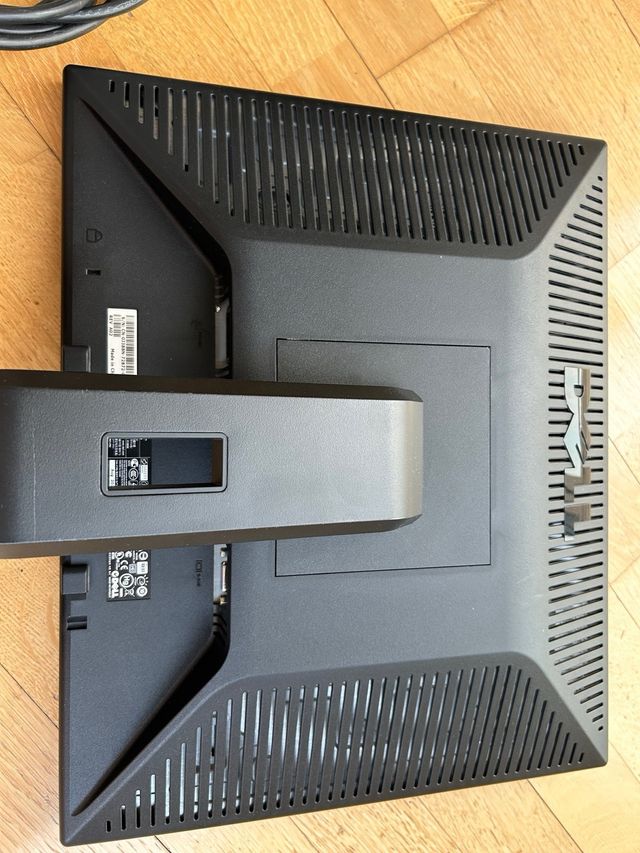 Monitor Dell 17" con cables y adaptador VGA