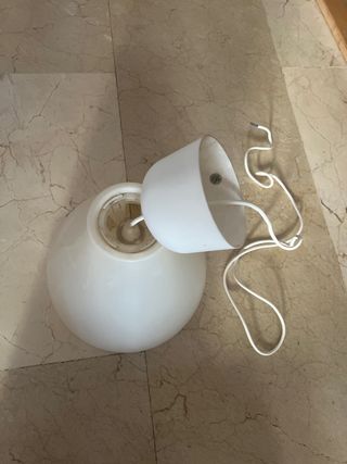 Lamparas blancas de plástico
