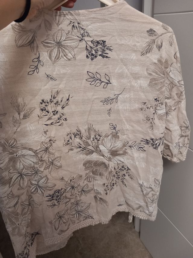 Blusa beige sin botones mujer